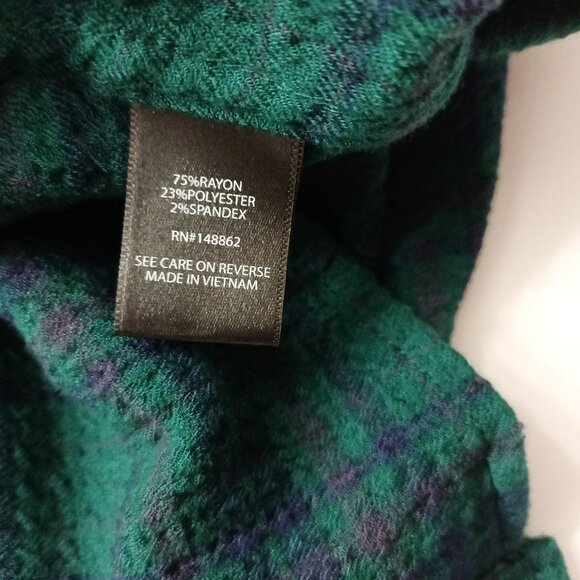 TORRID Women's Lizzie Crinkle Flannel Gauze Button-Up Top. Plus Size 4 - Picture 6 of 7